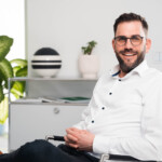 pvmedia fotografiert einen glücklichen Geschäftsführer.